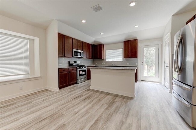 Photo - 1328 Kneehigh Ln