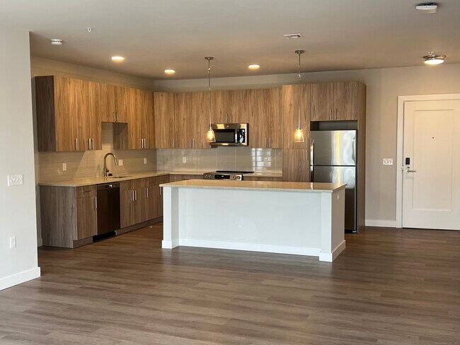 Photo - 467 West Ave