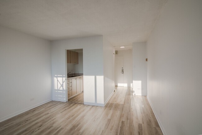 Building Photo - 1975 Maisonneuve Blvd W Unit 1002