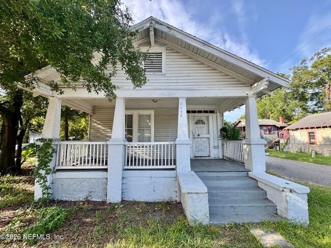 Building Photo - 1050 8th St W