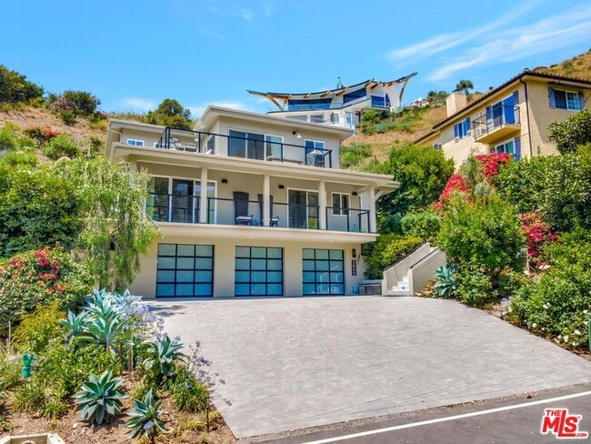 Building Photo - 3859 Rambla Pacifico St