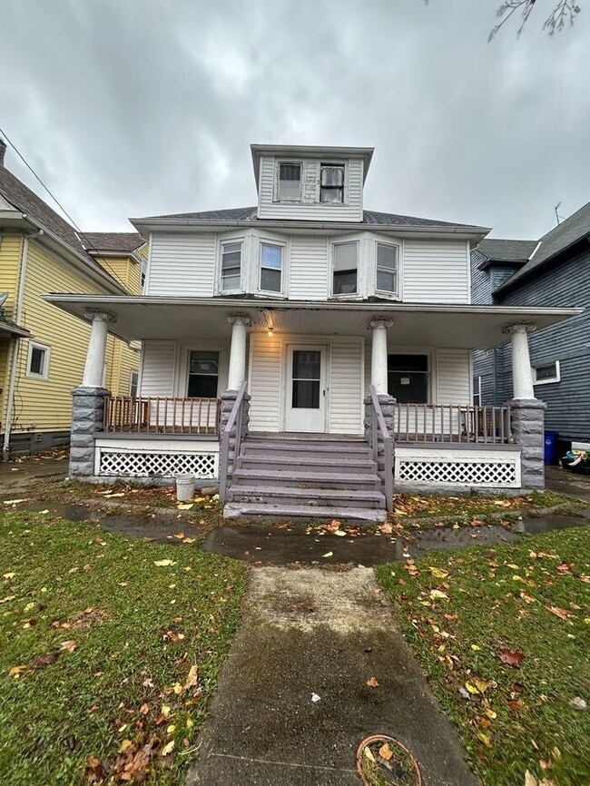 Charming 3-Bedroom Home with Great Space /... - Charming 3-Bedroom Home with Great Space /...