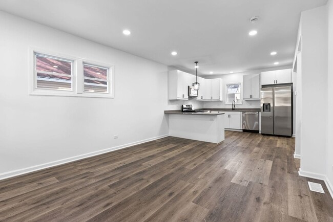 Photo - 867 Church Rd