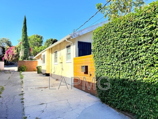 Photo - 4447 Lockwood Ave