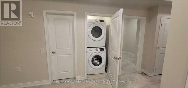 Photo - 32 Wellington St E Unité 102