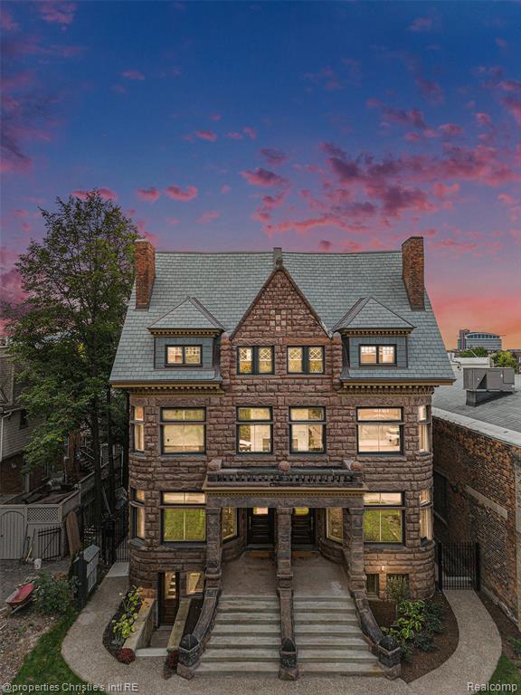 Building Photo - 701 W Canfield St Unit 2