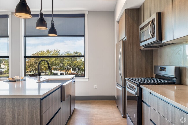1BR, 1BA - 628SF - Kitchen