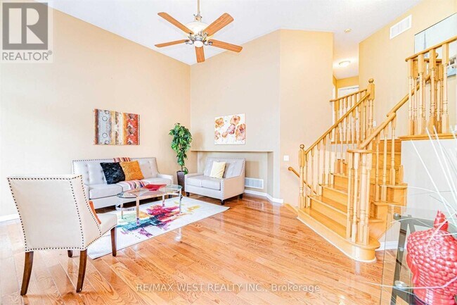 Photo - 37 Charleswood Cir