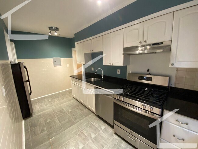 Get a $500 rebate upon closing! Renovated... - Get a $500 rebate upon closing! Renovated...