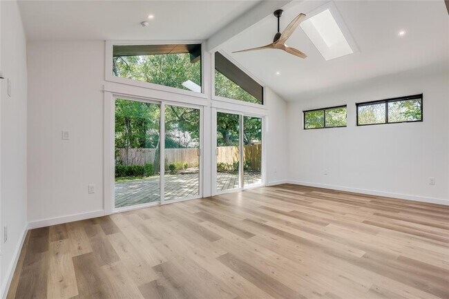 Photo - 1707 Fawn Dr