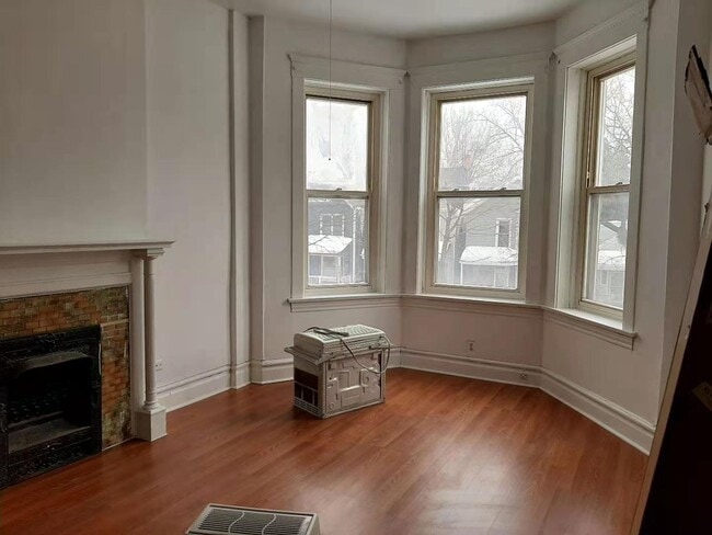 Building Photo - 5468 S Ridgewood Ct Unit 2 - Room 1