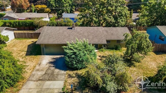 Building Photo - 805 NE 122nd Ave Rental