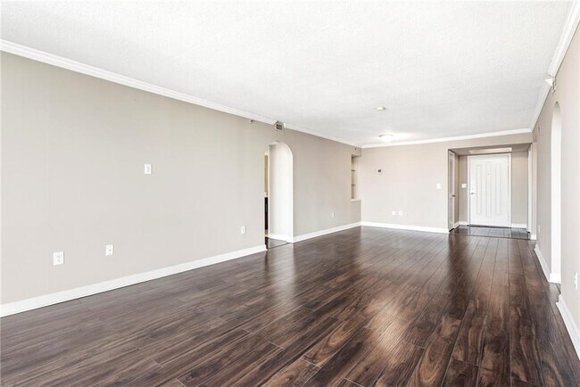 2870 Pharr Ct S Northwest Unidad 2001