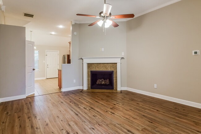 Photo - 6304 Kingsview Dr