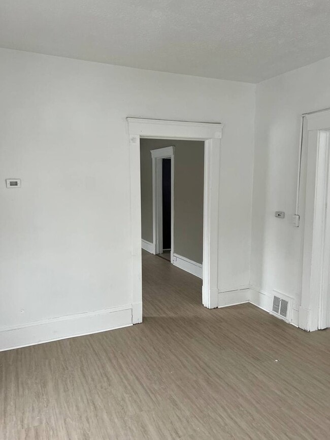 Photo - 853 E 155th St