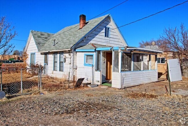 Building Photo - Charming Vintage Gem in Fruita – Perfectly... Rental