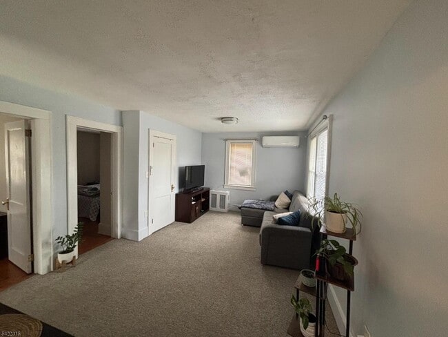 Photo - 61 Circle Dr