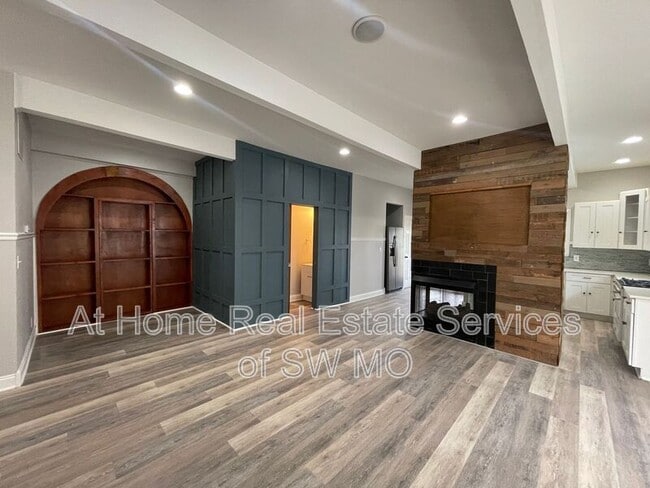 Photo - 1348 N Summit Ave Unit A