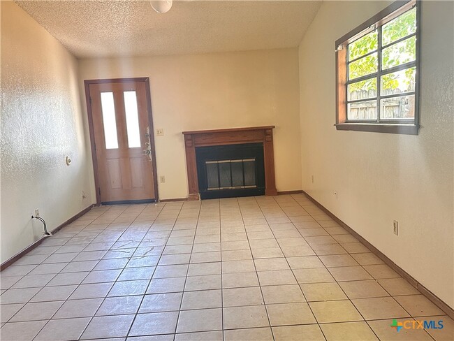 Photo - 614 Mill St