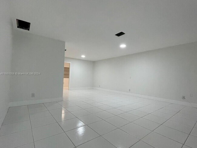 Photo - 533 S Rainbow Dr Unit 533