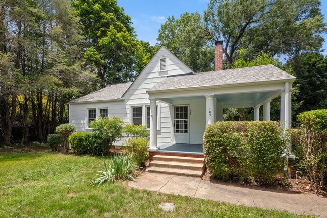 Building Photo - Darling 1930’s House in Grovemont