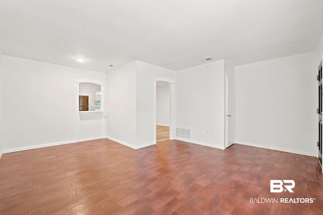 Photo - 509 Gayfer Ave