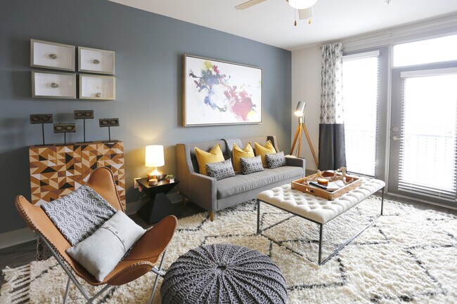 1 BR, 1 BA - 765 SF