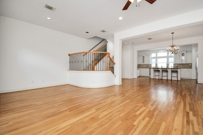Photo - 5815 Lacy St