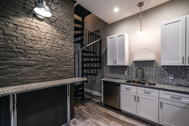 Photo - 625 Barret Ave