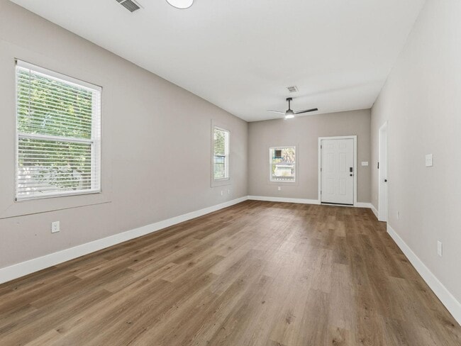 Photo - 1740 W Cherry St