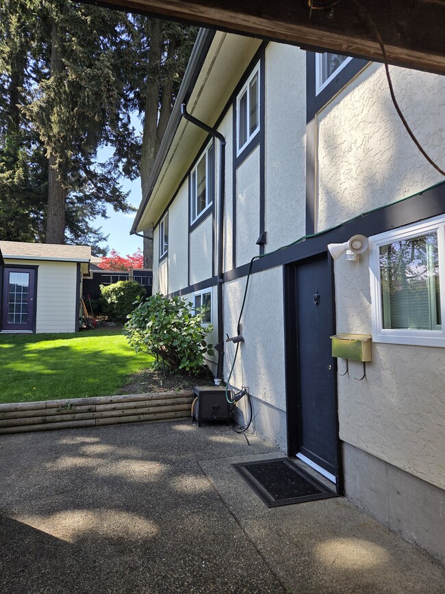 Building Photo - 4104 Delmar Av
