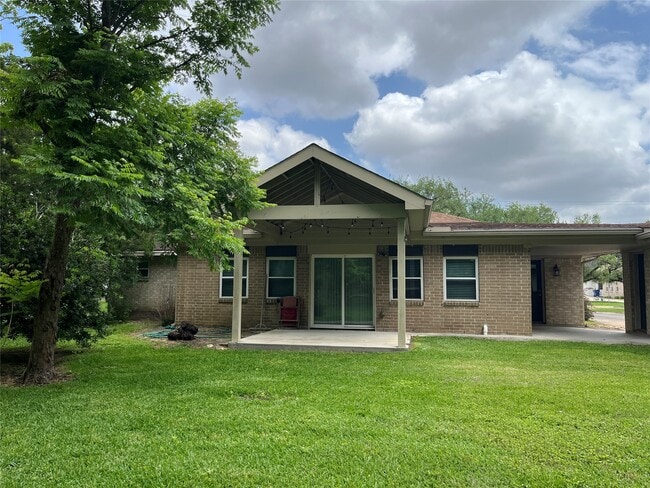 Photo - 304 S Shadowbend Dr
