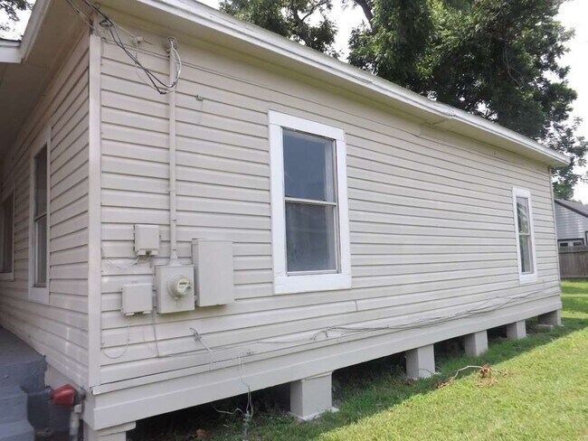 Photo - 7201 Avenue I