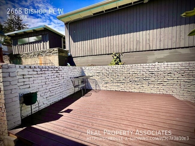 Photo - 2668 Bishop Pl W