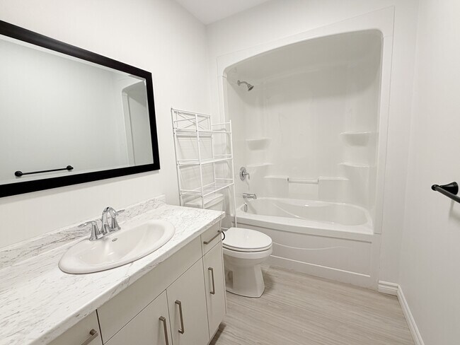 Building Photo - 3250 River St Unit 3