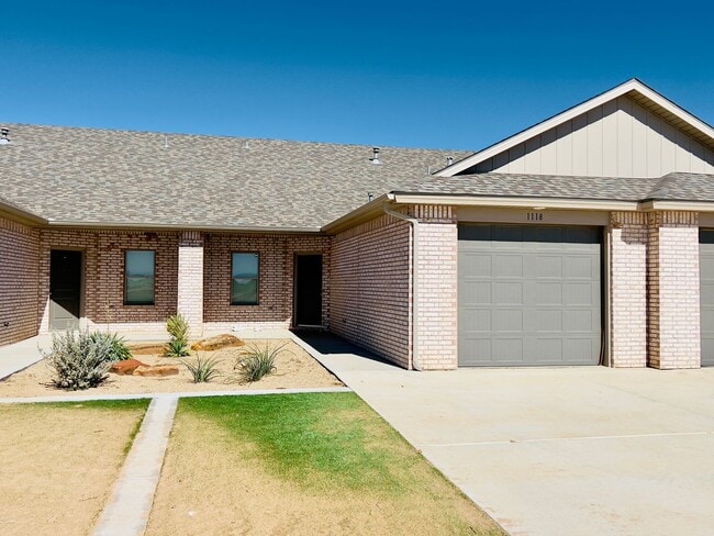 Building Photo - Beautiful 2-Bedroom Townhome in Frenship ISD