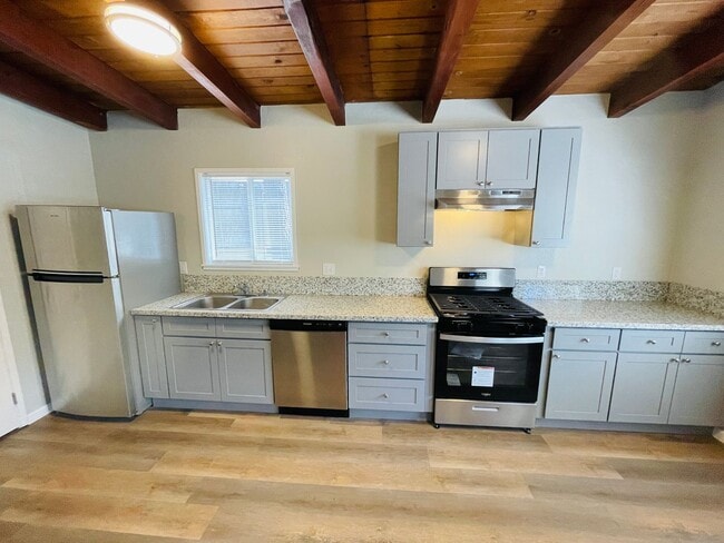 Photo - 2 bed 1 bath unit for rent in South Lake Tahoe Unidad 4