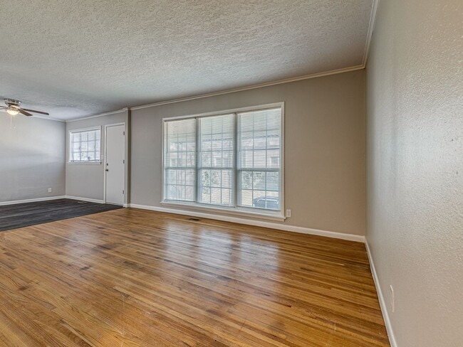 Photo - Move in special / First months rent is $800