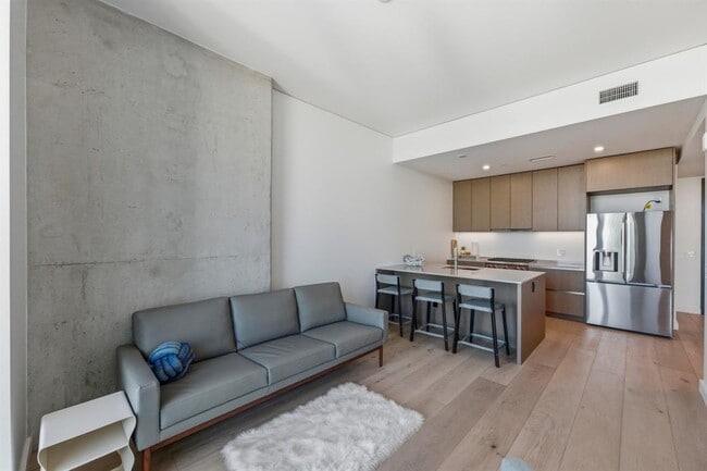 Photo - 610 Davis St Unidad 2710