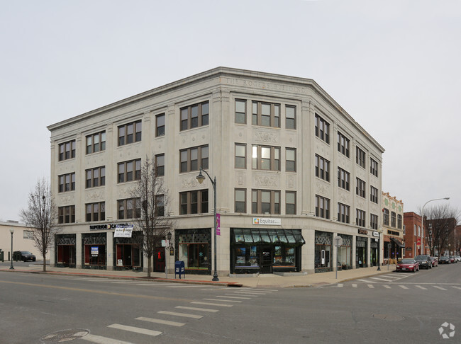 Front of Building - 21 Bay St Apartments