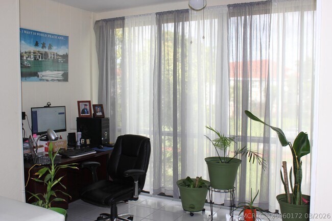 3660 Inverrary Dr Unit 3V