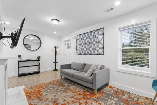 Photo - 1298 Gideons Dr SW