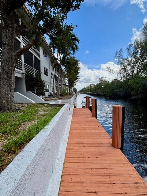Vista de la parte trasera del edificio. - 1400 NE 57th St Unidad Casa Del Sol