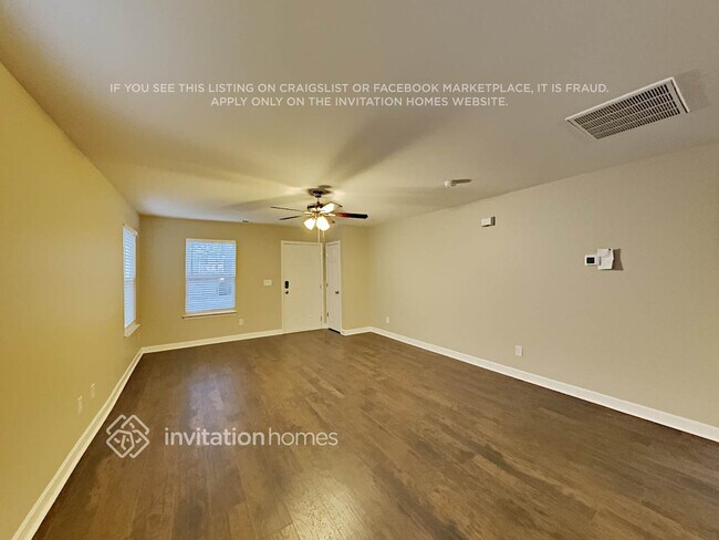 Photo - 886 Anchor Way NE