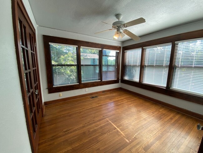 Building Photo - 2830 San Gabriel St Unit A