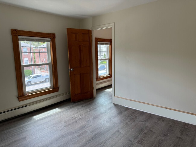 Building Photo - 1011 Massachusetts Ave Unit 3-room2