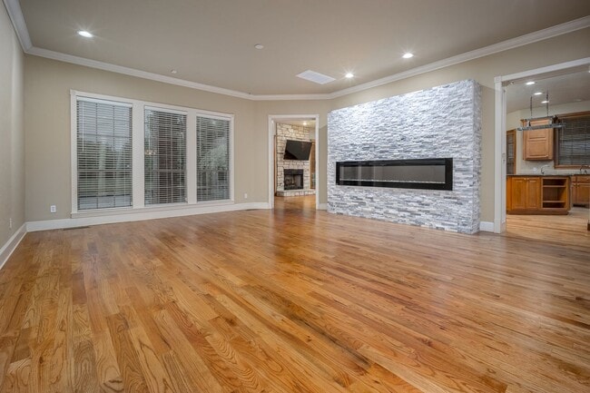 Photo - (5) Bed/(4.5) Bath + Study Avail NOW! Must-See Amenities!