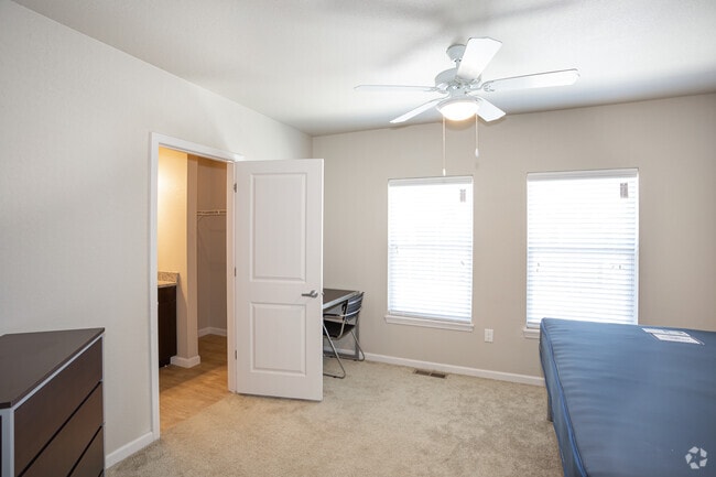 3BR, 3.5BA - 1329 SF