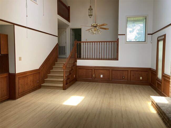 Building Photo - 554 Harbor Dr