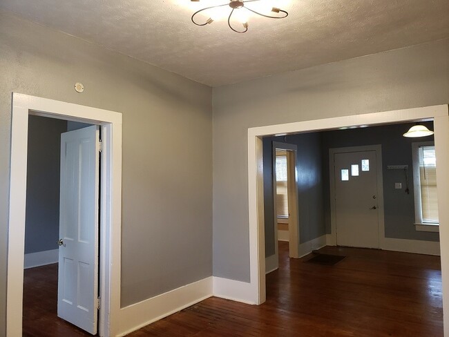 Photo - 823 Avenue K